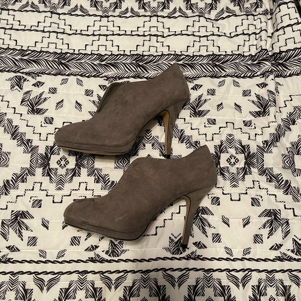 Apt. 9 Grey Microsuede Stiletto Ankle Booties 9